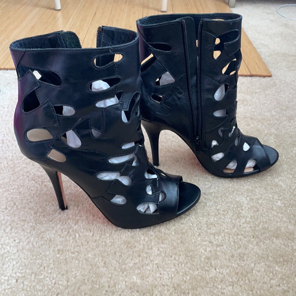 Diane von Furstenberg “Ghibli” cutout heeled bootie, size 9
